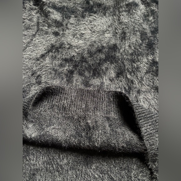 Men Cozy Black Fuzzy Sweater XL - Picture 3 of 8